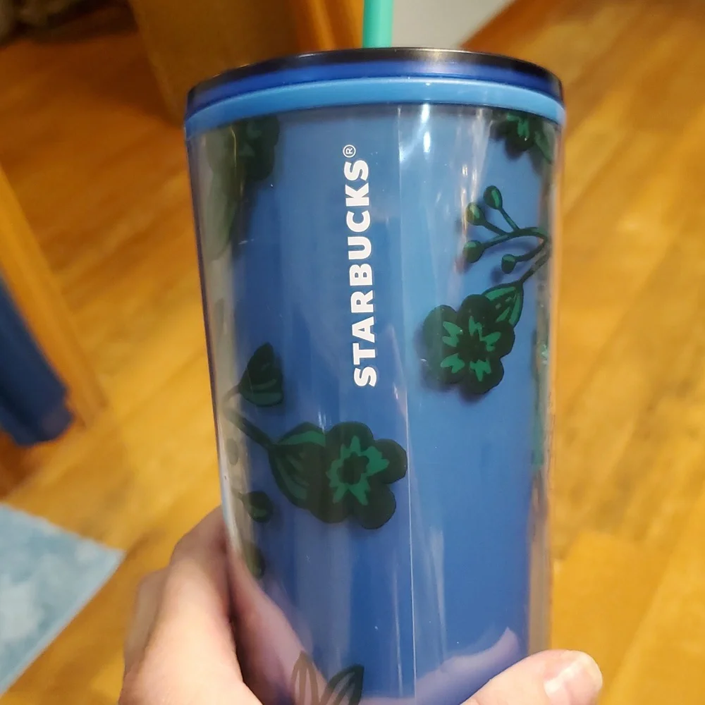 Starbucks 2022‎ Color Changing Blue Berry Corsage Christmas Floral Tumbler 24oz